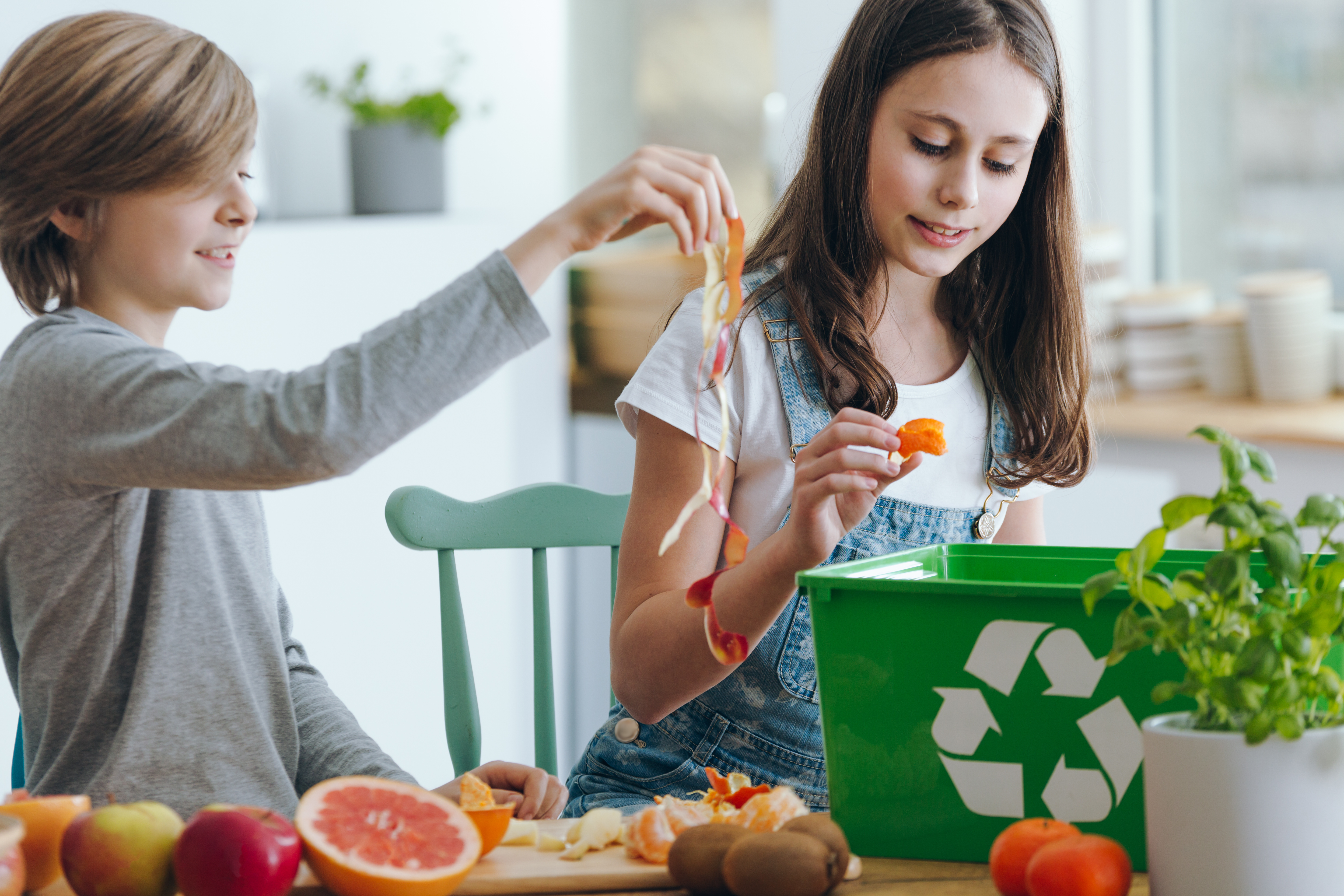 Jak segregować śmieci razem z dzieckiem?