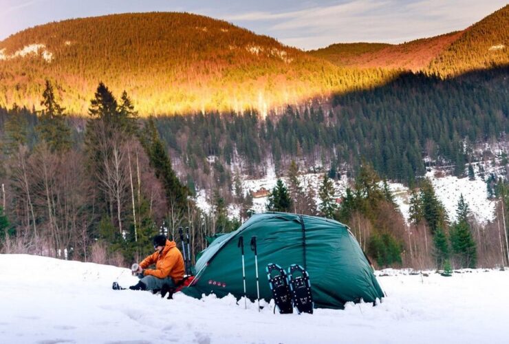 Jak biwakować zimą? Porady dla odważnych - Rozrywka zimowe biwakowanie